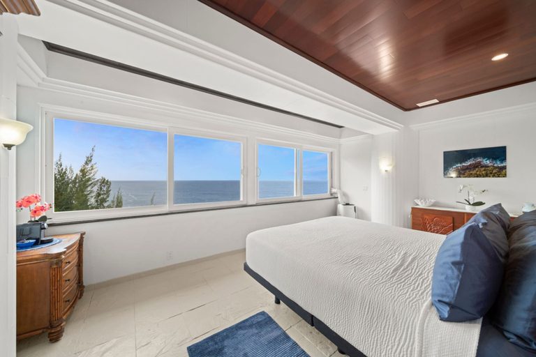 Room 3, Waterfalling Estate in Ninole, Hawaii