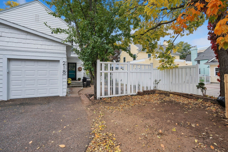 Property grounds, Historic 3BR in Third Ward Walk to UWEC, Eau Claire