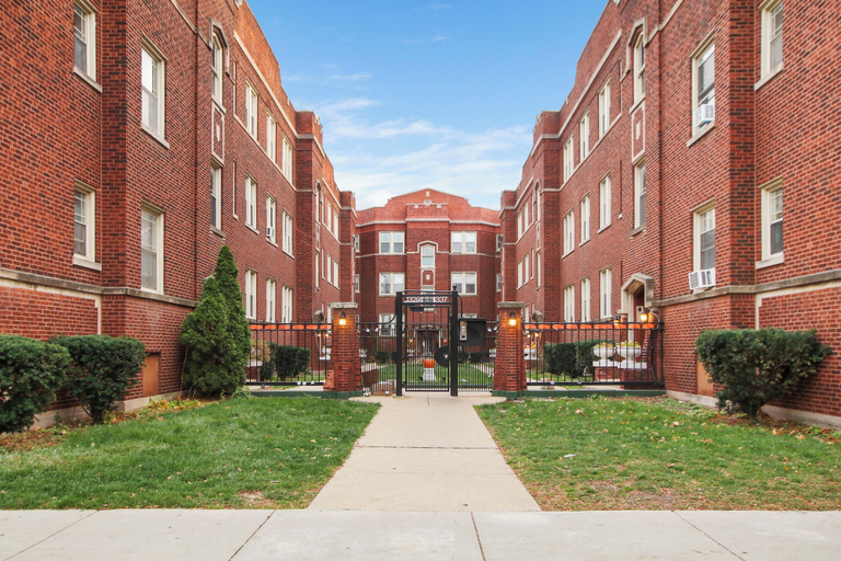 Exterior detail, Cozy 1BR in Rogers Park - Touhy 2W, Cook
