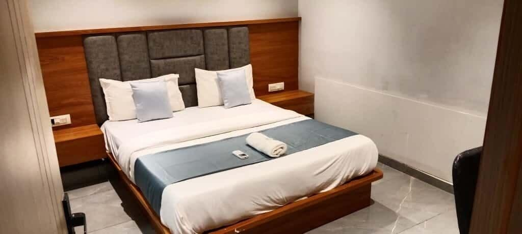 Room 2, Hotel Royal Look, Ahmadabad
