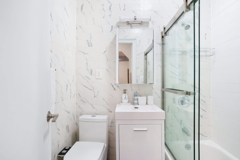 Room 2, 444-1a Beautiful 1BR Midtown West, New York