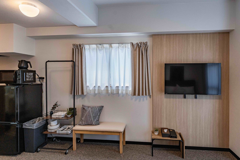 Room 5, b&Tsutenkaku, Osaka