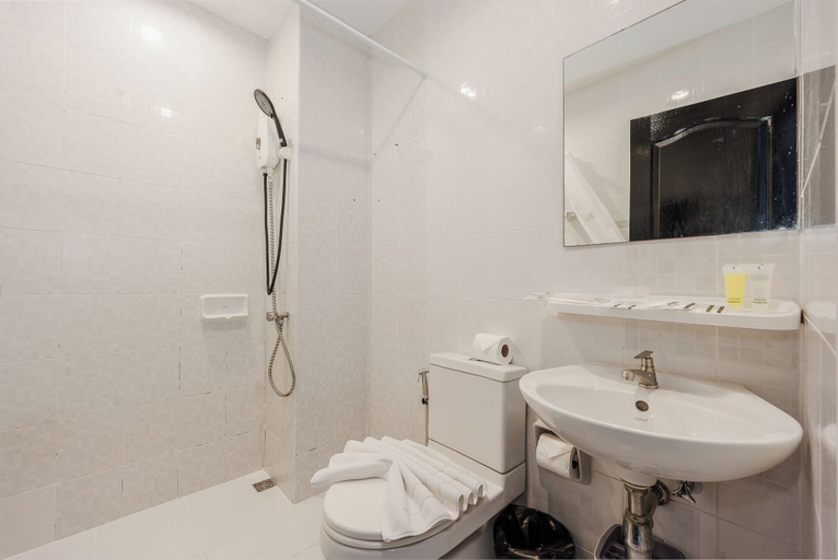 Bathroom, 1BR Condo Pool Gym Near Beach C237, Pulau Phuket
