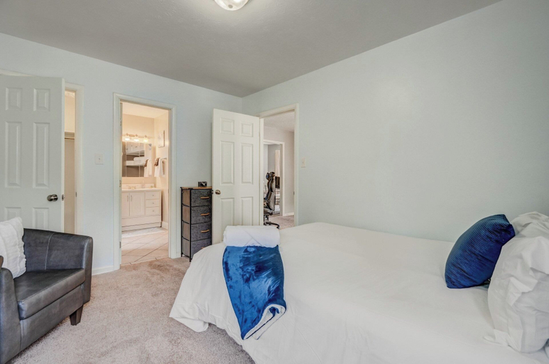 Room 1, Steps to Downtown Eateries and Bars with Fire Pit, El Paso