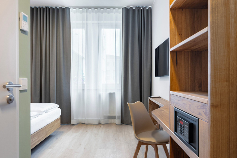 Bedroom 4, Columbia City Hotel, Berlin