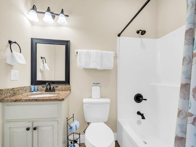 Bathroom 5, 2 Palms A, Bay