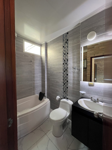 Bathroom, The Cayetano House, Santiago de Cali