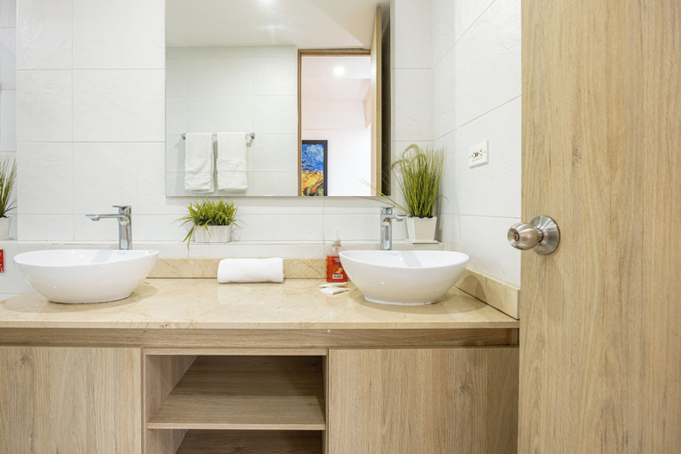 Bathroom 5, Borbon Suites, Medellín