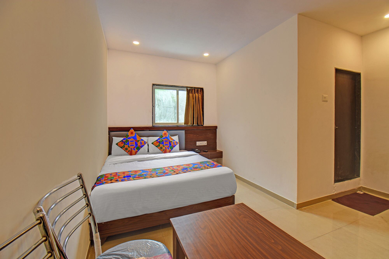 Room 2, Fabhotel Sri Sai, Pune