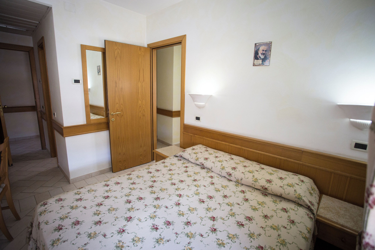 Bedroom 2, Hotel Pace, Foggia