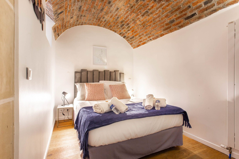 Bedroom 4, Bright Triplex - 4br/10p - Moulin Rouge, Paris