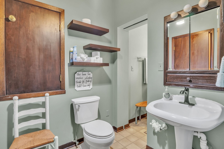 Bathroom 2, View West Lakefront Home 4 Bedroom Home, Campbell