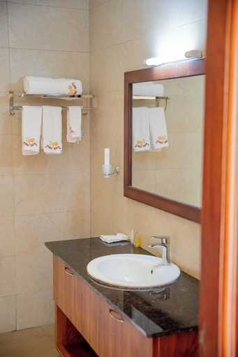 Bathroom 4, Jopedwin Rehema House, Kiminini