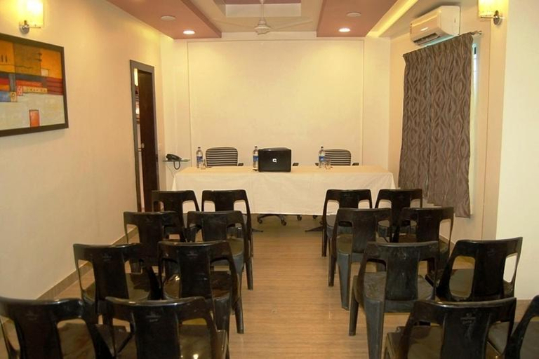 Food & Drinks 5, Hotel Vaishnavi, Solapur