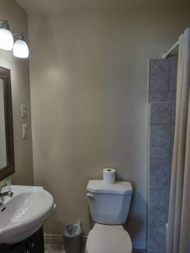 Bathroom 3, Jelly Bean 2, Division No. 1