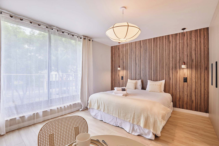 Room 5, THE Parisian Suite / Center of Paris, Paris