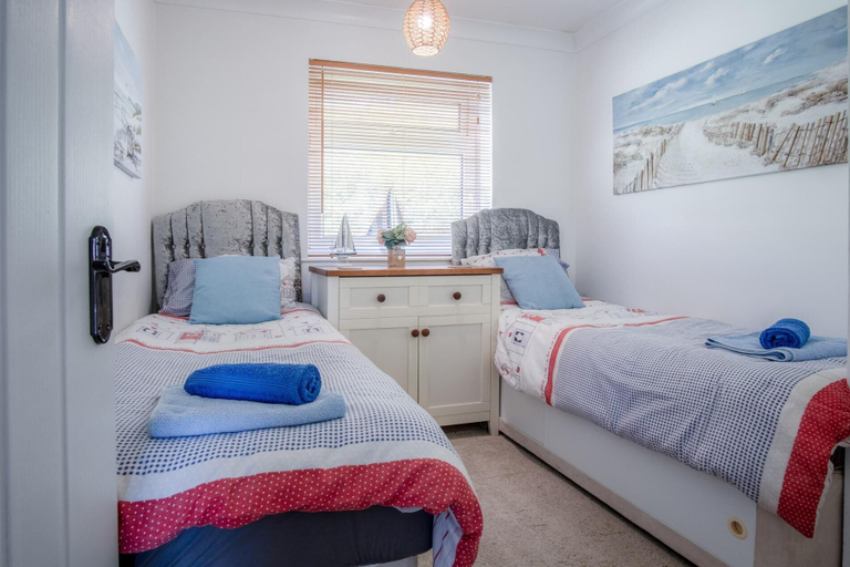 Room 3, Bayview 32 - 2 Bedroom Chalet - Bayview Oxwich, Swansea