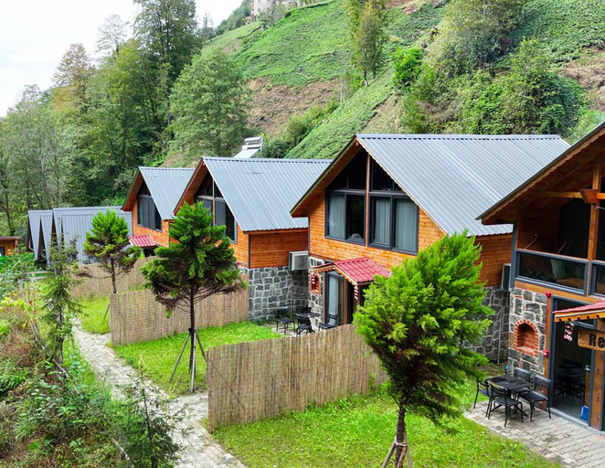 Exterior & Views