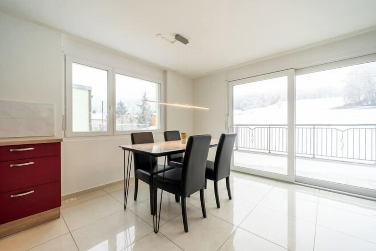 Dining, Peaceful Swiss Retreat Parking + Private Balcony, Zofingen
