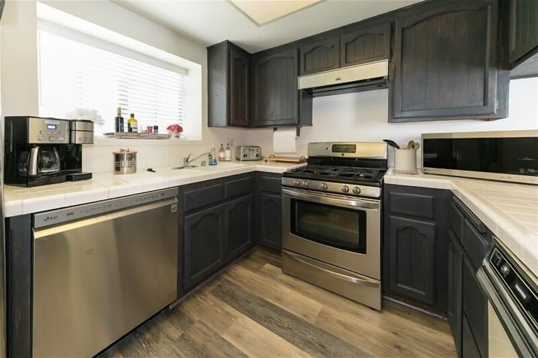 Private kitchen 3, Village Bay 1 - V006 - 1 Br Condo, San Bernardino