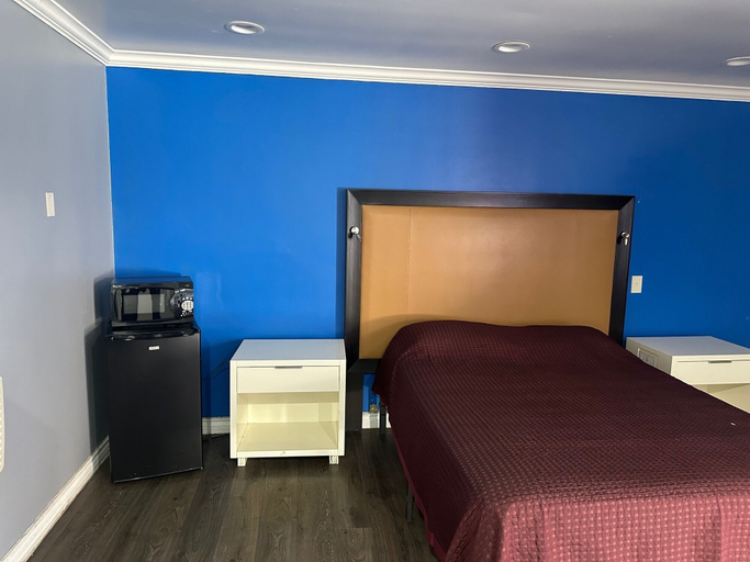 Room 4, Driftwood Motel - Colton, San Bernardino