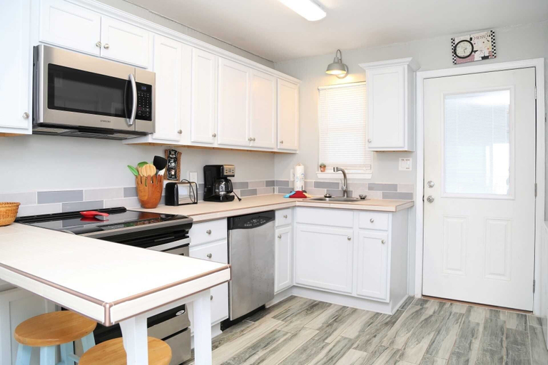 Private kitchen 3, Harbor House B4 2 Bedroom Condo by RedAwning, Baldwin