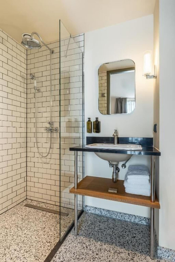 Bathroom 3, Metzlr House, Haarlem