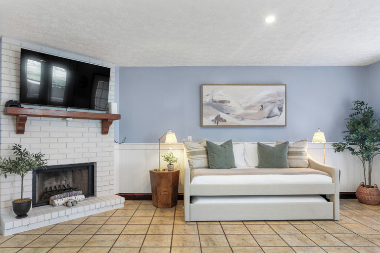 Room 3, Family Friendly House w Pool & Games, Chatham