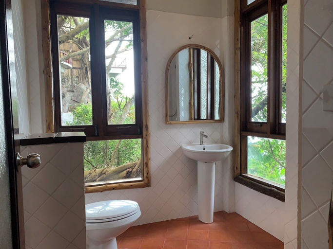 Bathroom 5, Koh Tao Heritage Hideaway, Ko Phangan