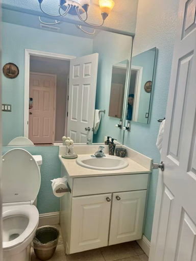 Bathroom 4, Spacious & Cozy Home 3BD 2BA Near SF, San Mateo
