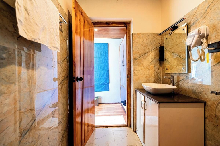 Bathroom 3, Grand Retreat, Leh