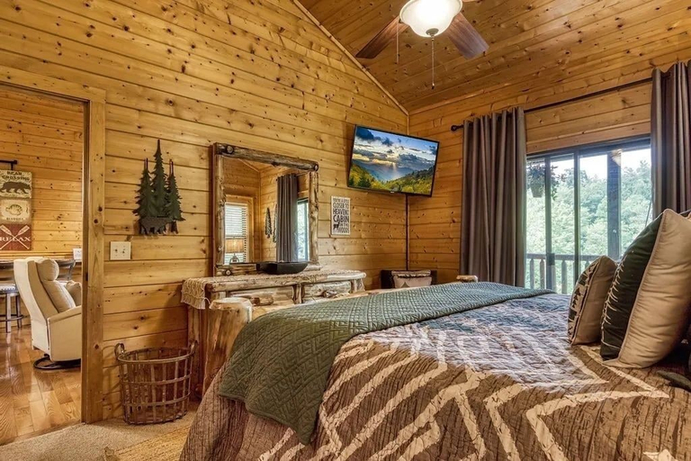 Room 3, Hillbilly Hideaway 4 Bedroom Cabin, Sevier