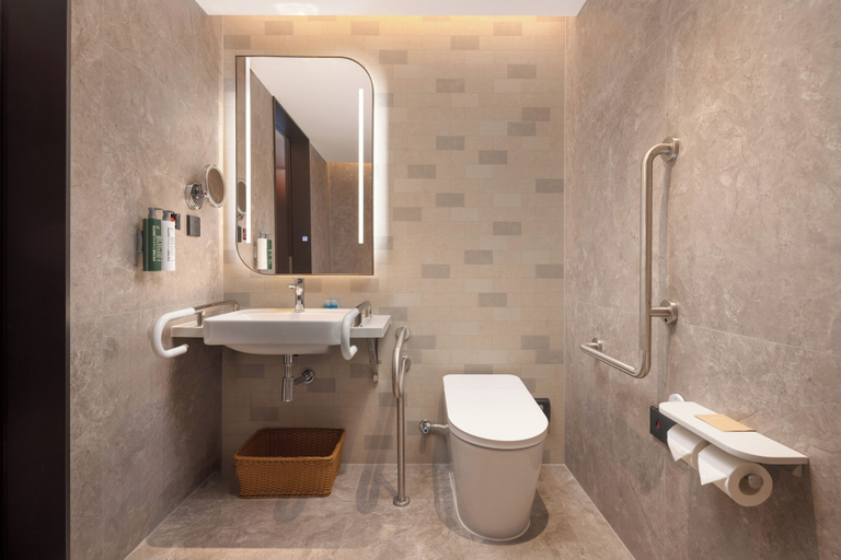 Bathroom 5, Hilton Garden Inn Shaoguan Furong New Town, Shaoguan