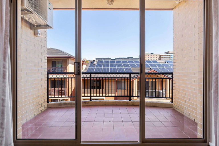Room 2, Camperdown Cozy Corner 9, Sydney