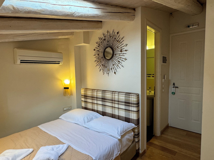 Room 4, Isioni Pension, Peloponnese