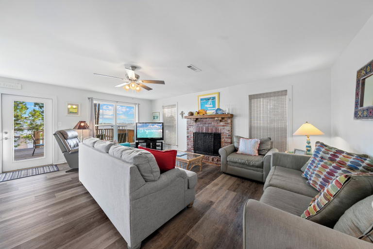 Living room 5, Last Resort, Baldwin