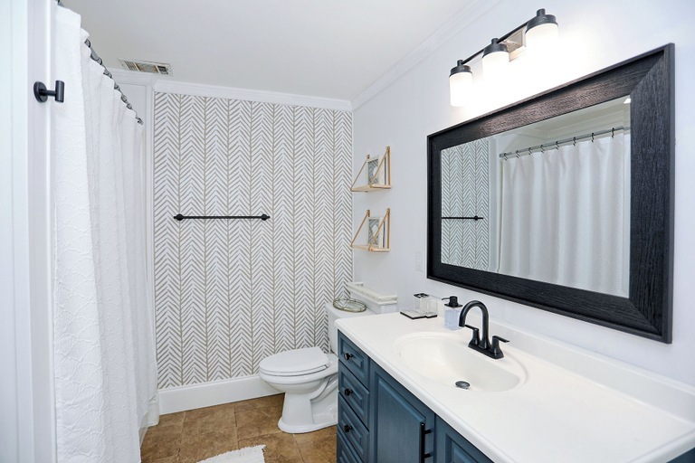 Bathroom 2, 3403 Bannon, Chatham