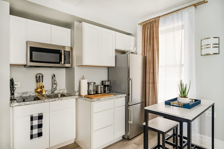 Room 5, 73-1406 New 1BR 1bth UWS Doorman Gym, New York