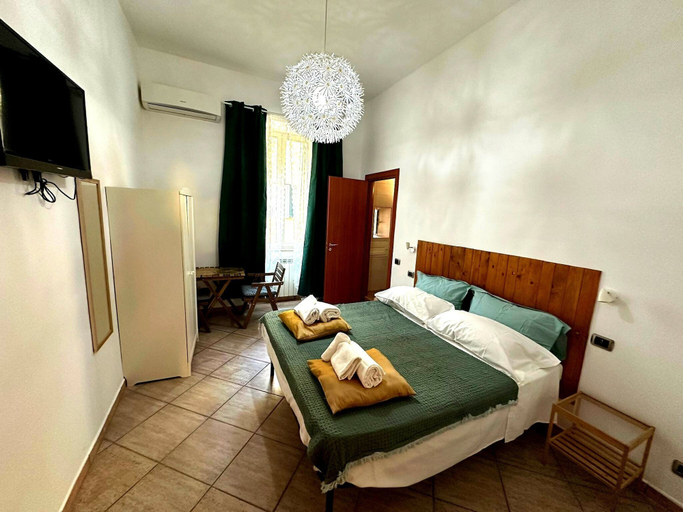Room 5, Comfort and Breakfast, Napoli