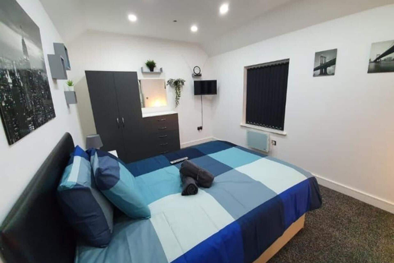 Room 4, 3 Bedrooms Apartments Near Town Center, Cardiff
