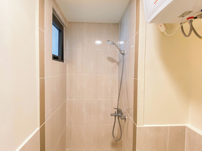 Bathroom 4, Spacious Warm 2Br At Apartment Meikarta, Cikarang