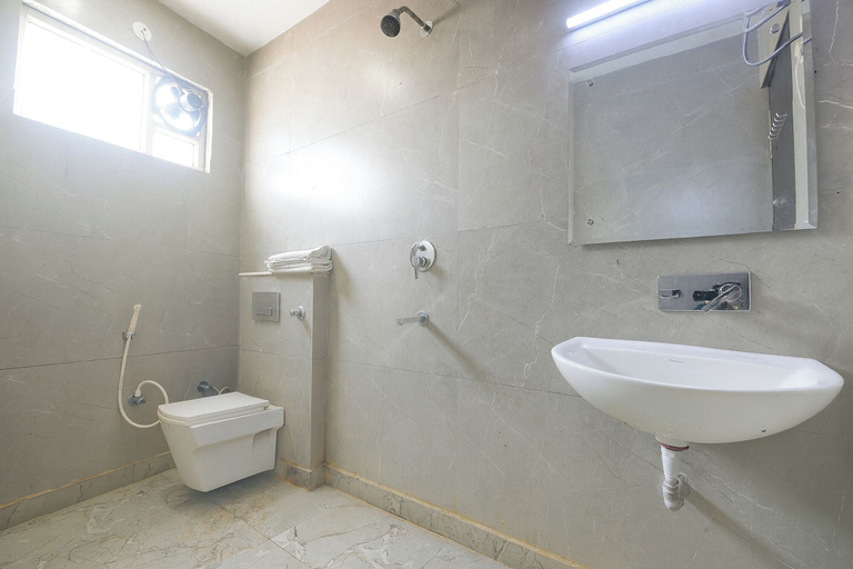 Bathroom 4, FabHotel Shagun and Banquets, Delhi