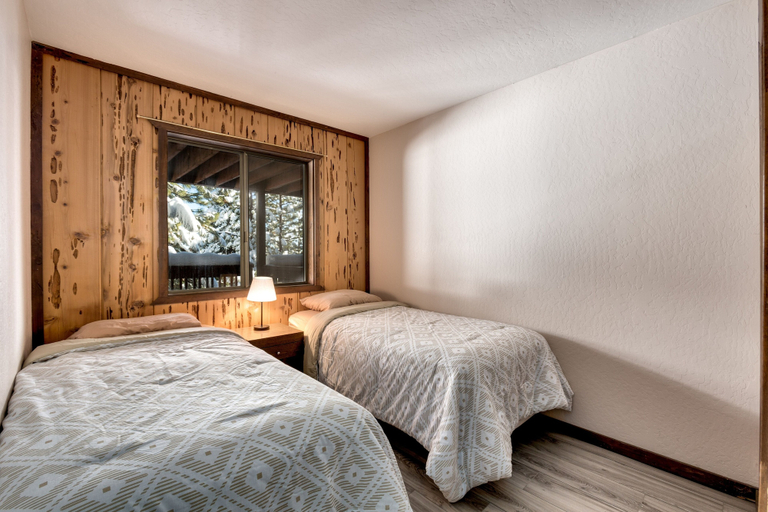 Bedroom 3, Snowflake Chalet 2 Bedroom Condo, Douglas