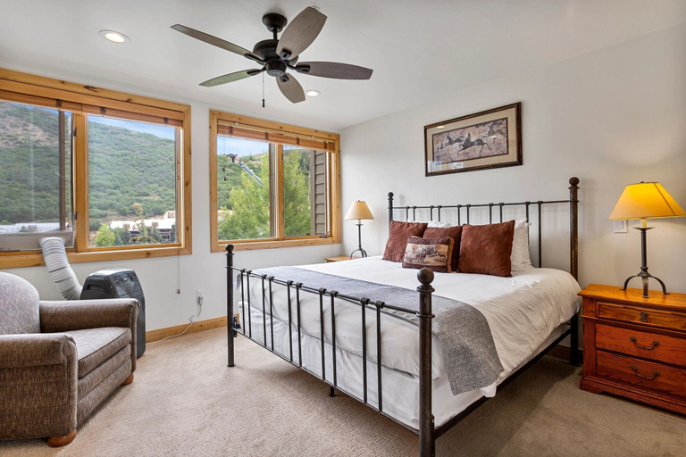 Room 5, Trail's End Lodge at Deer Valley Resort - Two Bedroom Residence with Spa #404 2 Condo, Summit
