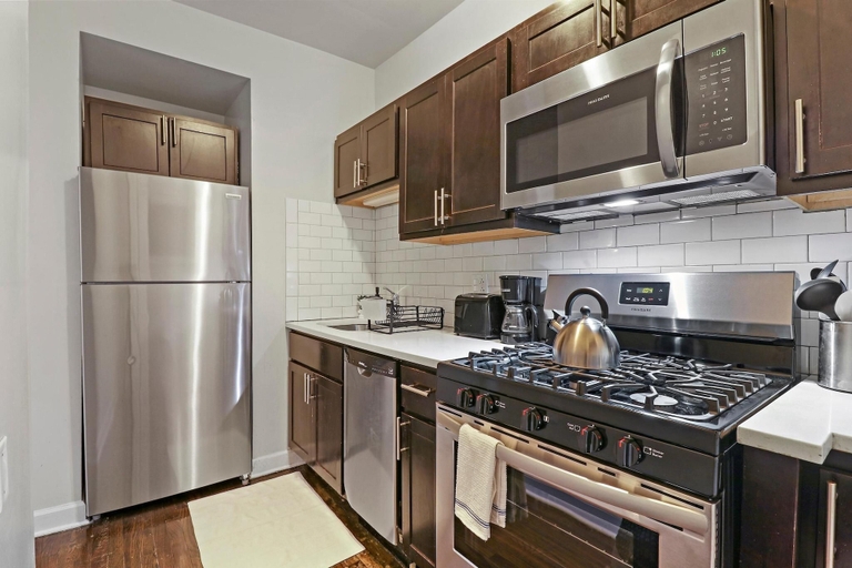Private kitchen 4, Spacious 2BR Near Dining - Touhy 1S, Cook