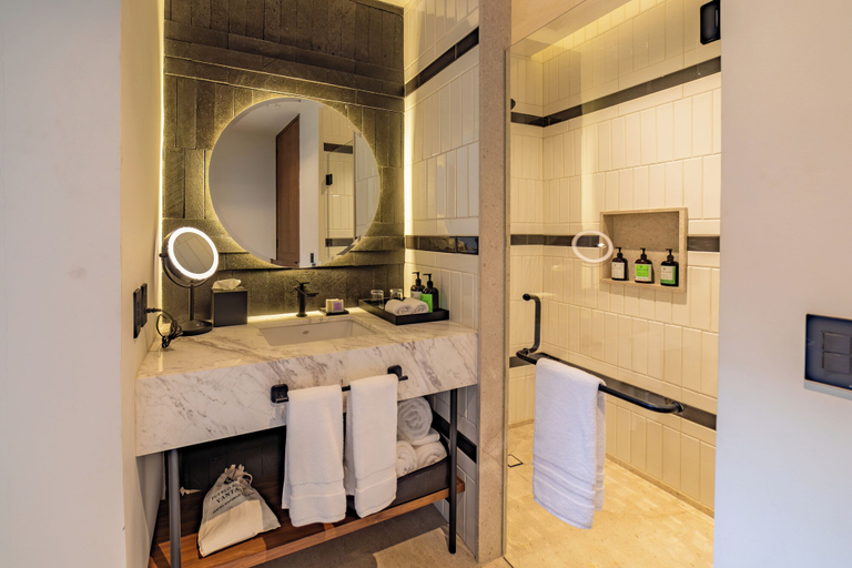 Bathroom 4, Pueblo Bonito Vantage Centro Histórico Mazatlán, Mazatlán