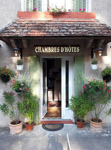 Front of property, La Bonne Auberge, Lot