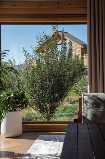 Room 2, Silver Valley, Parkent