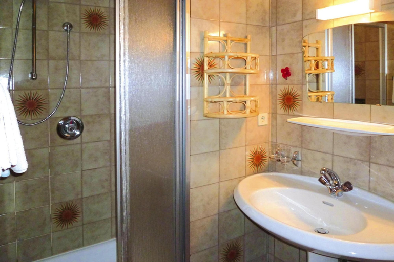 Bathroom 5, Apartment in Fugen With Parking Space, Schwaz
