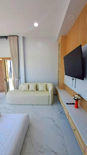 Television, Naisuan villa, Muang Trang